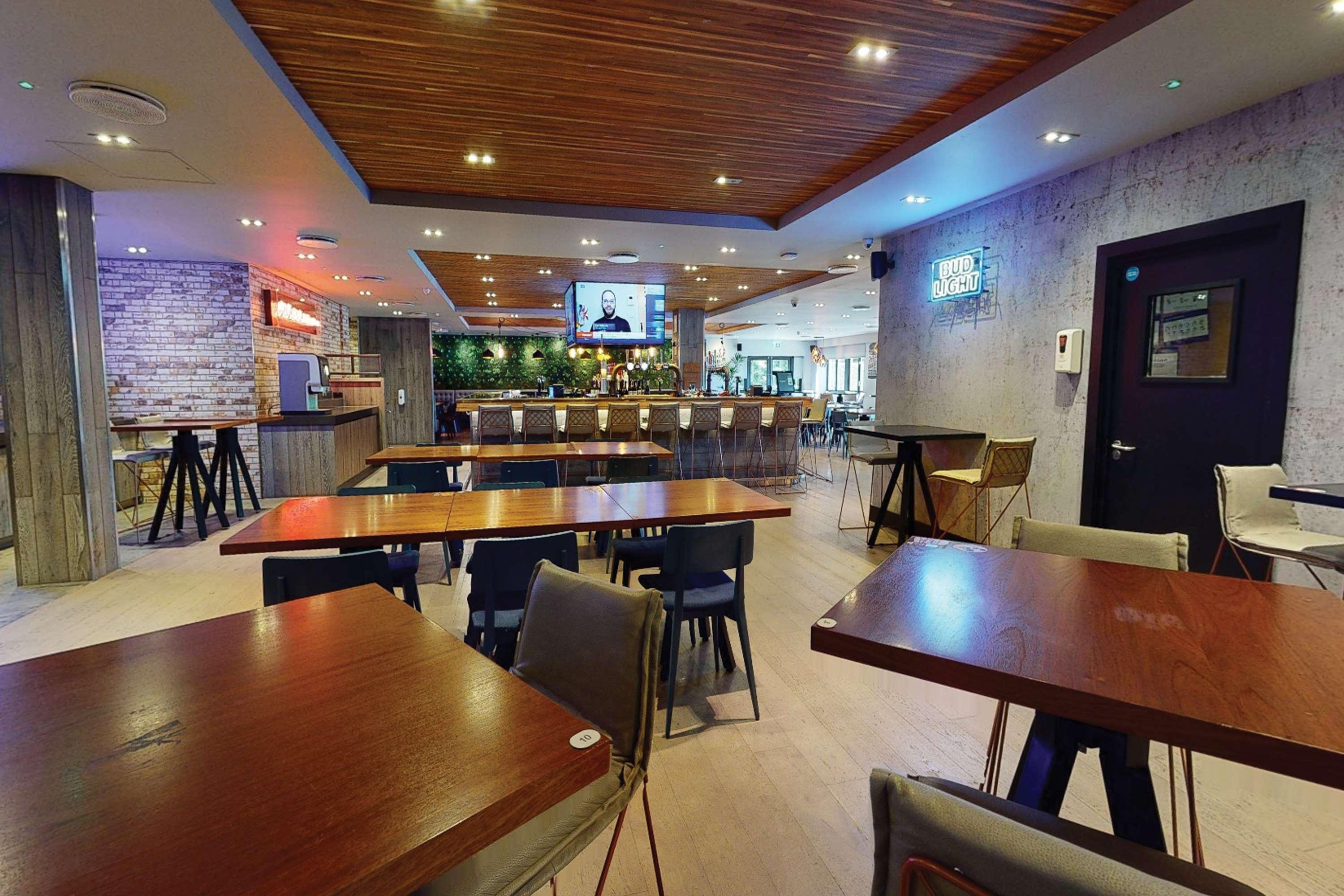 Restaurant Village Hotel Manchester Bury