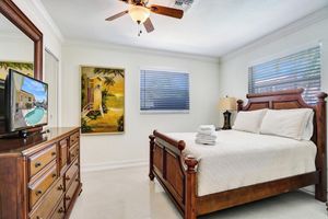 Alquiler Vacacional - Walk to the beach! Tiki Hut, Waterfront, Heated Pool, kayaks, bicycles, arcade!