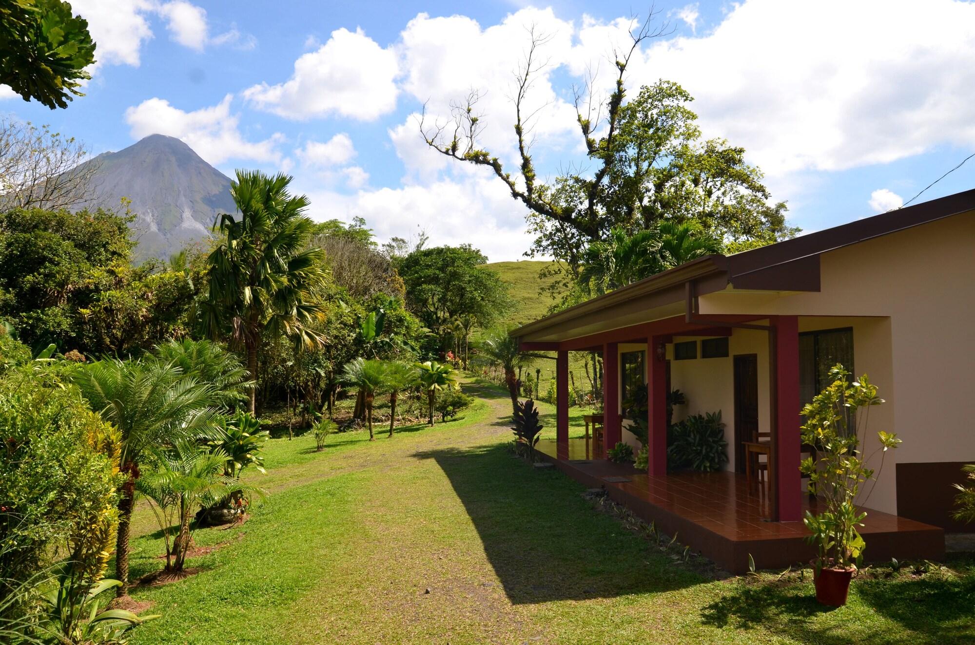 Equipamiento de Habitación Lumbres del Arenal Cabinas y Villas