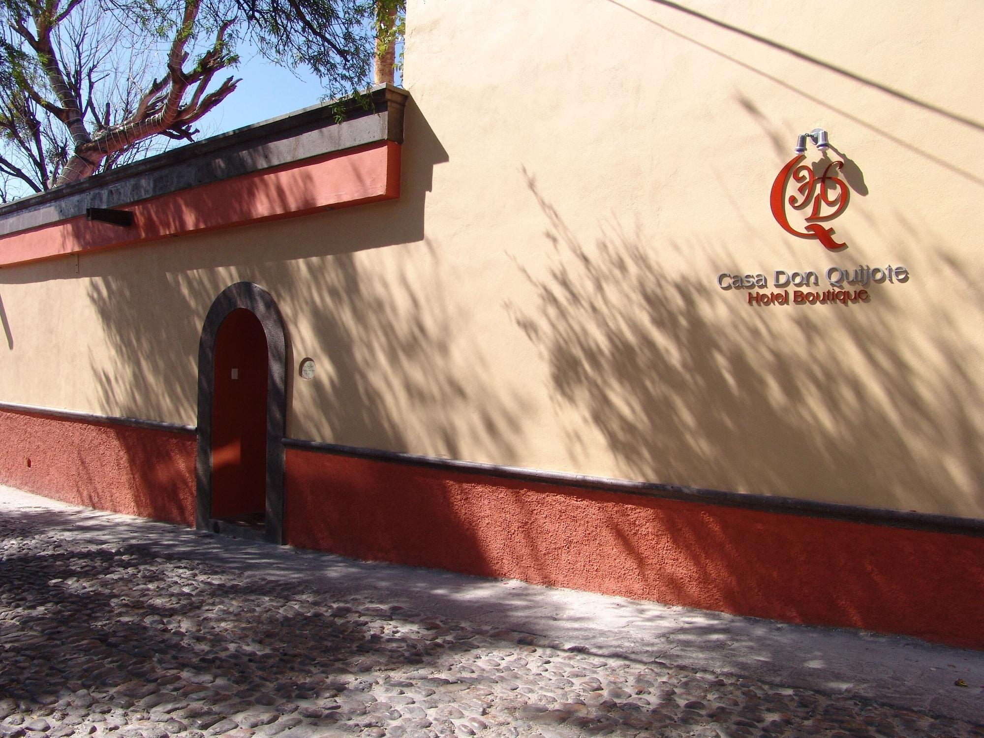 Vista Exterior Hotel Casa Don Quijote