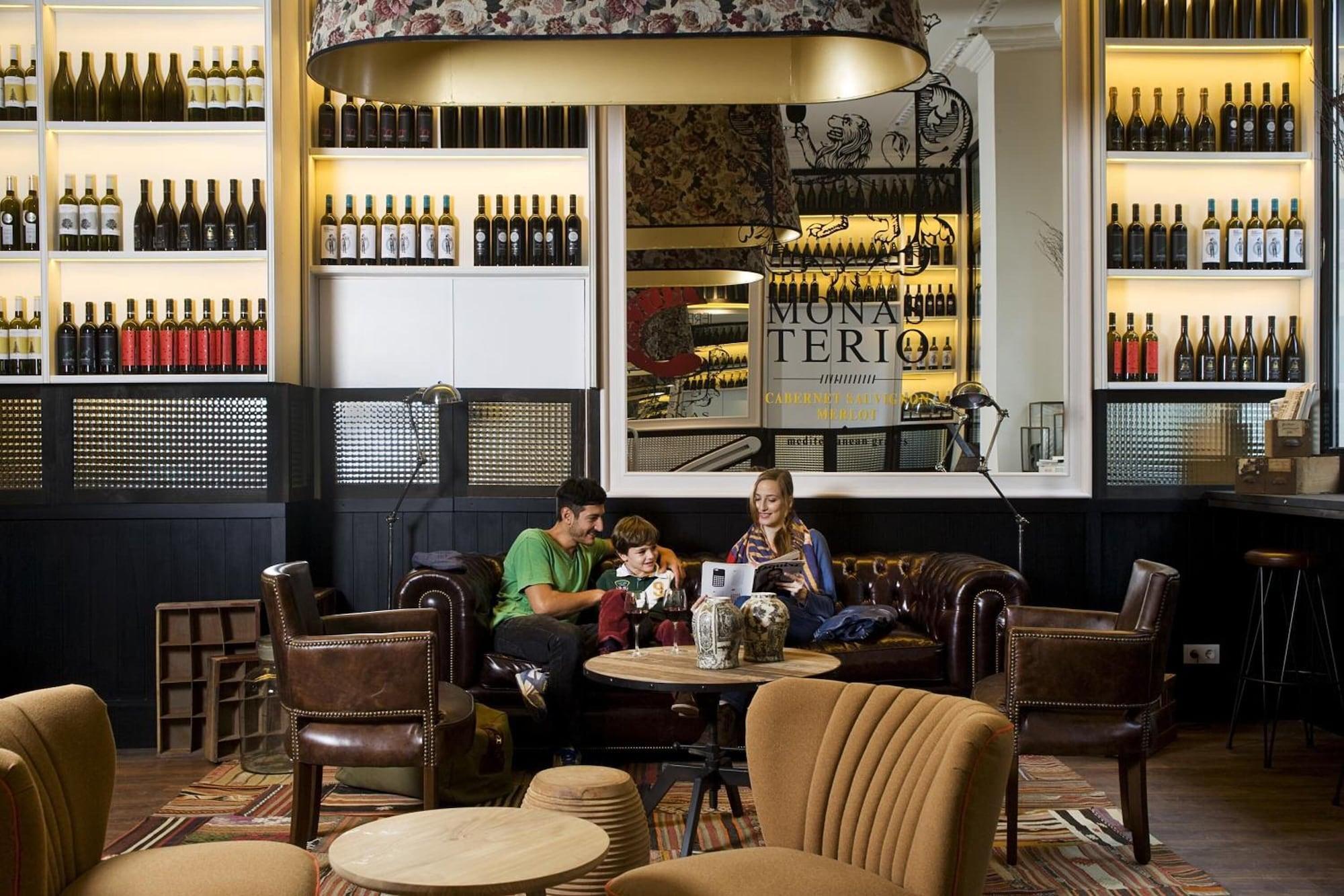 Bar/Salón Hotel Praktik Vinoteca