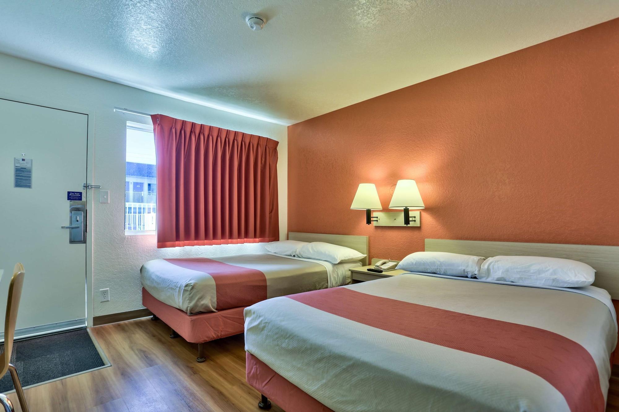 Habitación Motel 6 Flagstaff, AZ - Butler