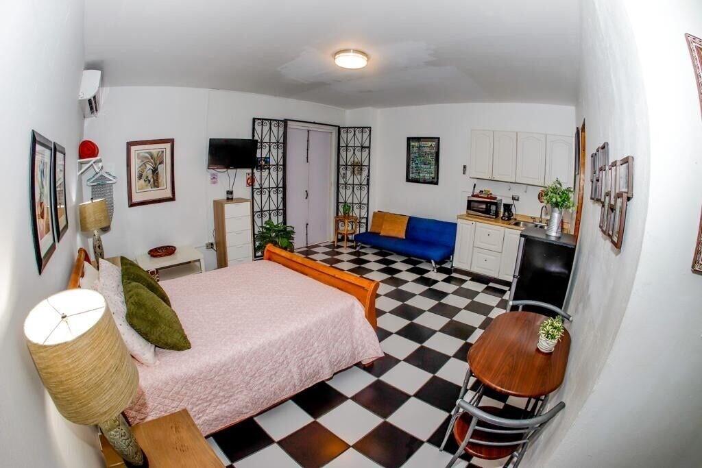 Varios 310Guest-House LaVida