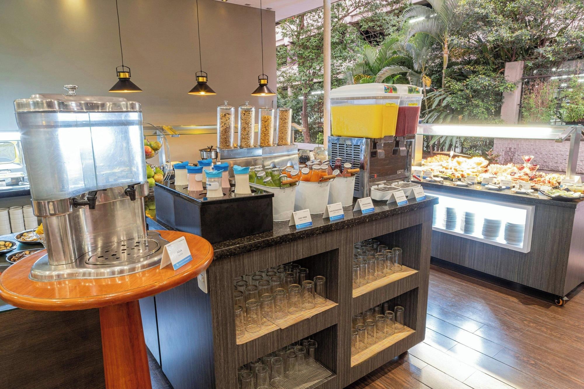 Restaurant Four Points by Sheraton Medellin