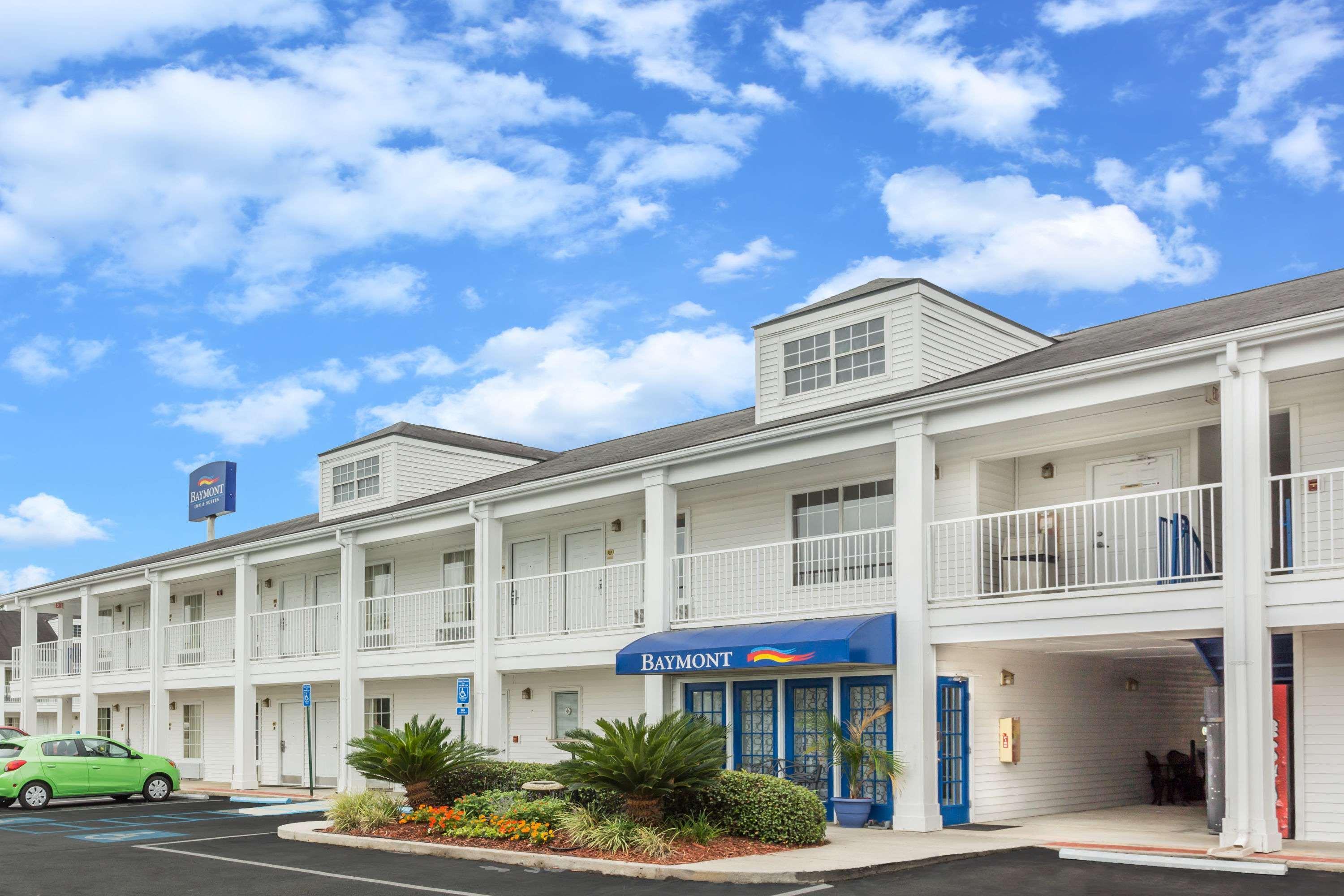 Vista Exterior Baymont by Wyndham Valdosta at Valdosta Mall