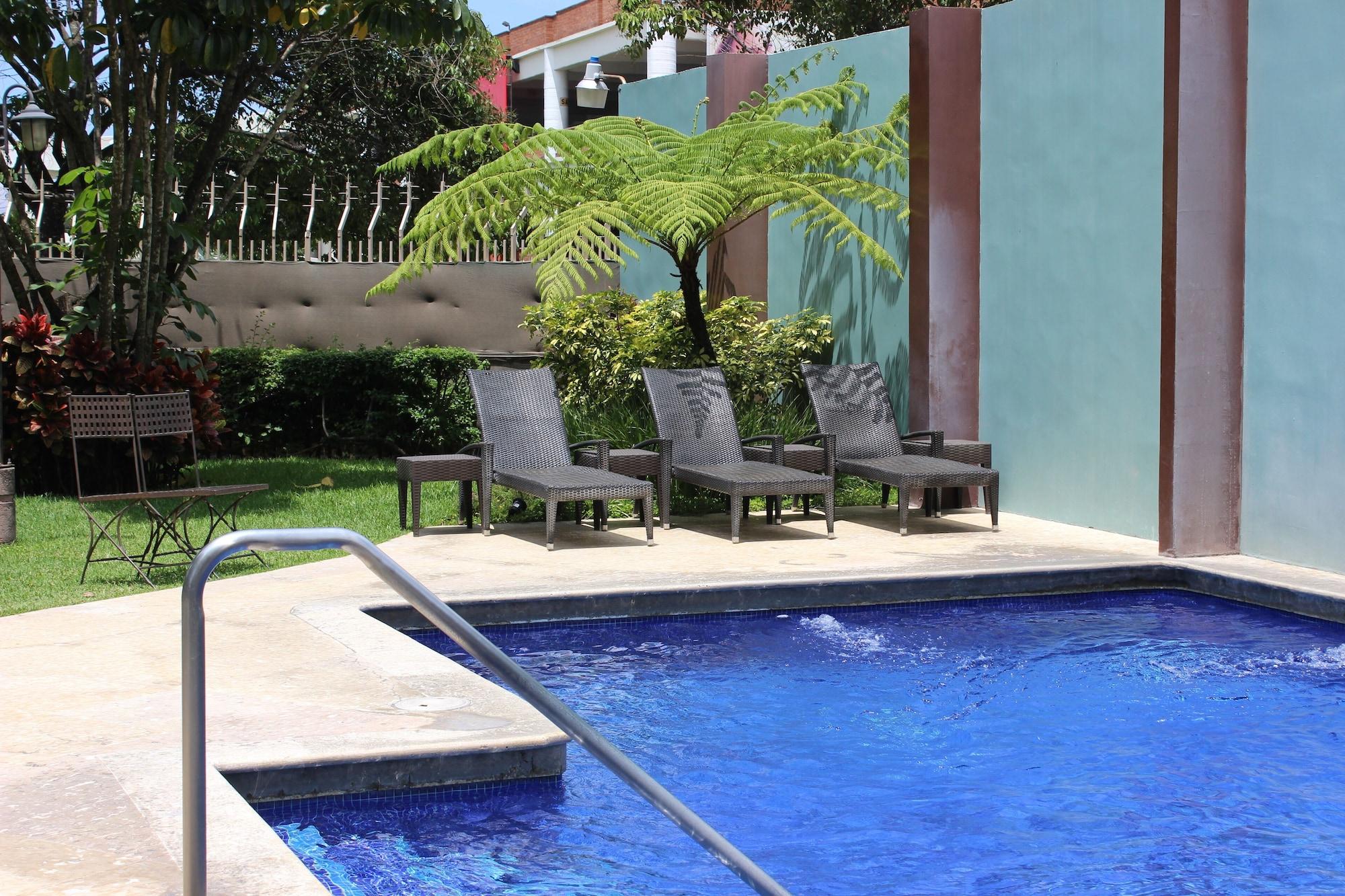 Pool view Courtyard Marriott San Salvador