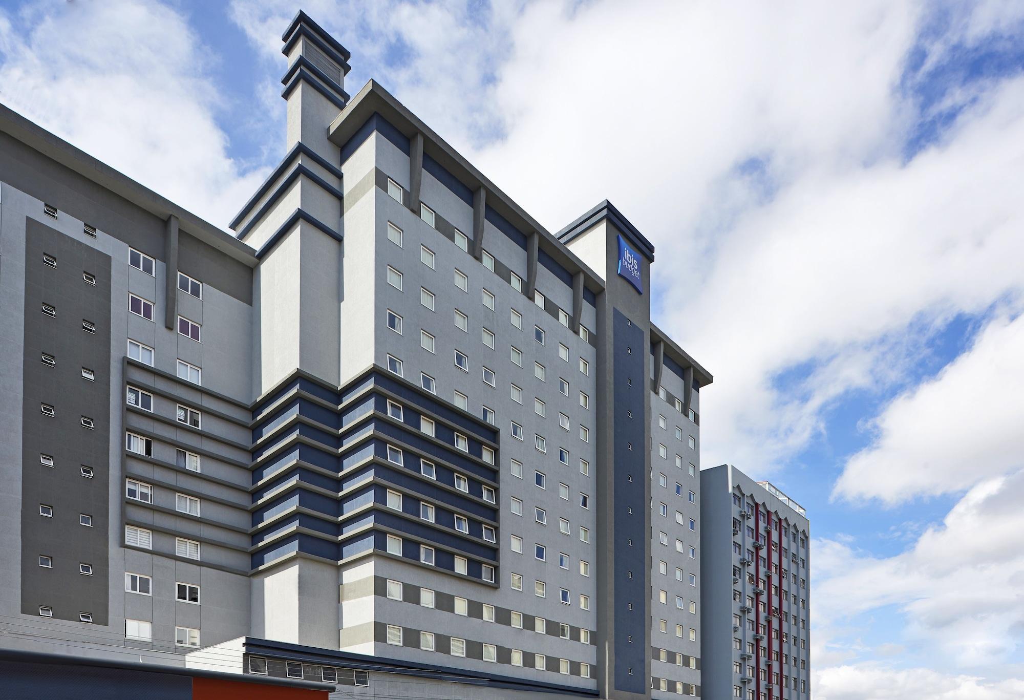 Vista Exterior ibis budget Curitiba Centro