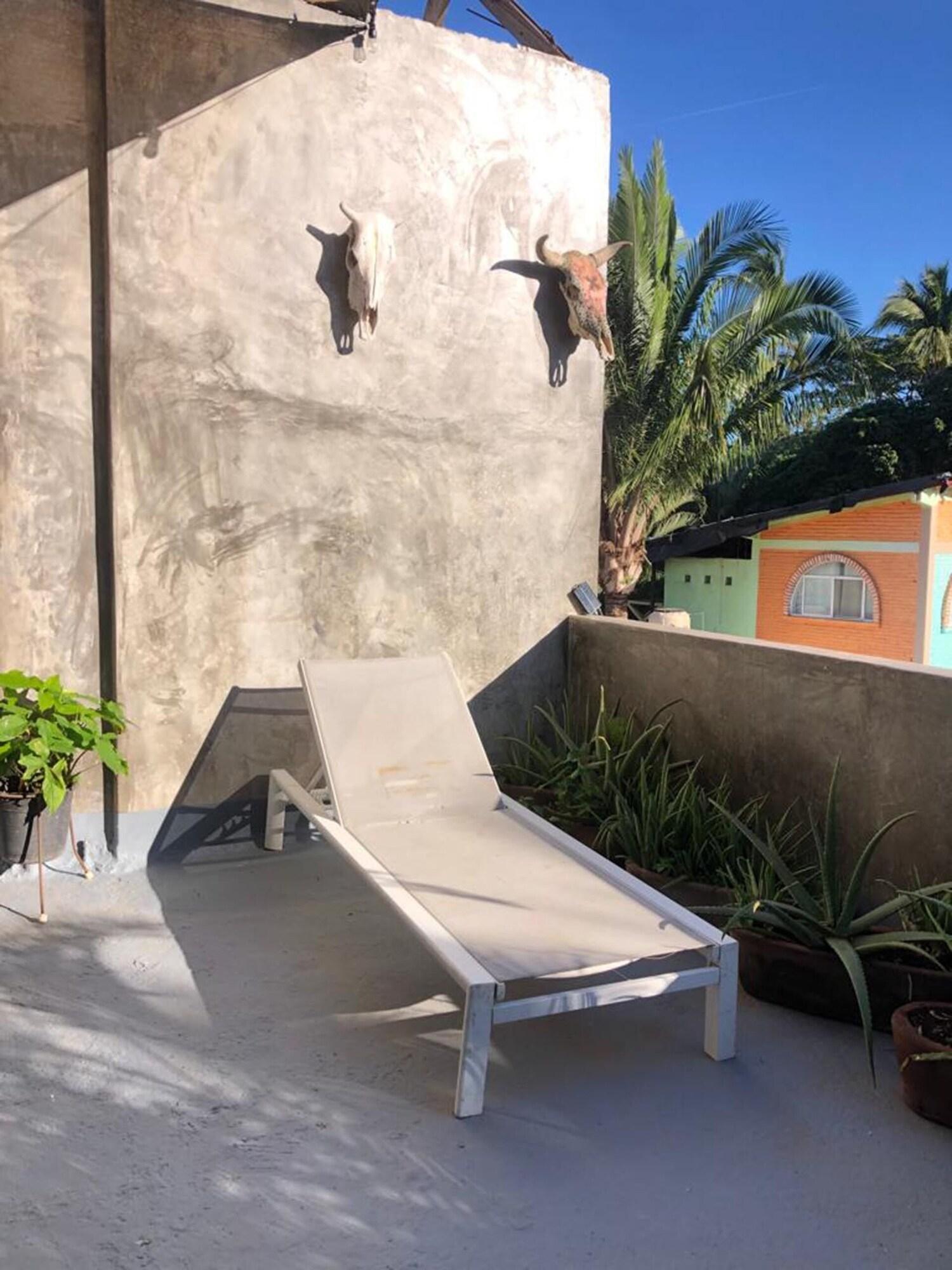 Vista Exterior surf n roll house