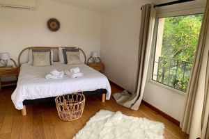 Alquiler Vacacional - Villa Nichée Dans un Jardin de Verdure, Entre Plages et Centre du Village