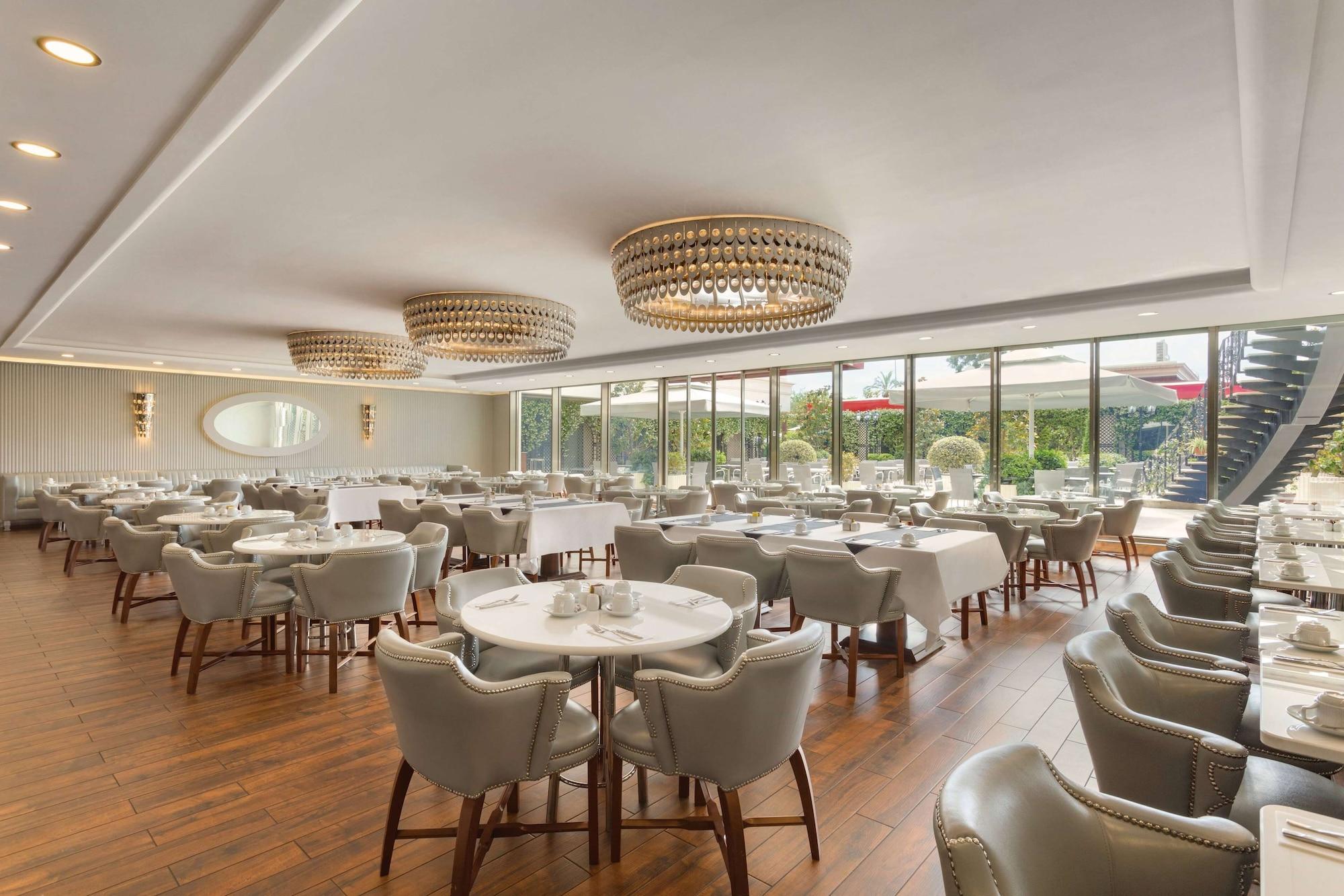 Restaurant Wyndham Grand Istanbul Kalamis Marina Hotel