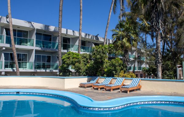 Hotel Las Jacarandas - Hoteles cerca de Zona Dorada en Mazatlán
