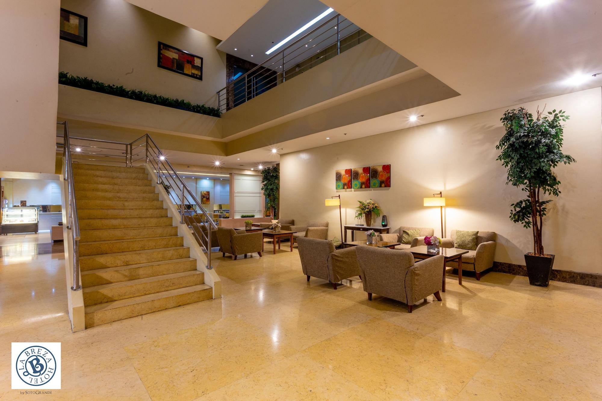 Vista Lobby La Breza Hotel