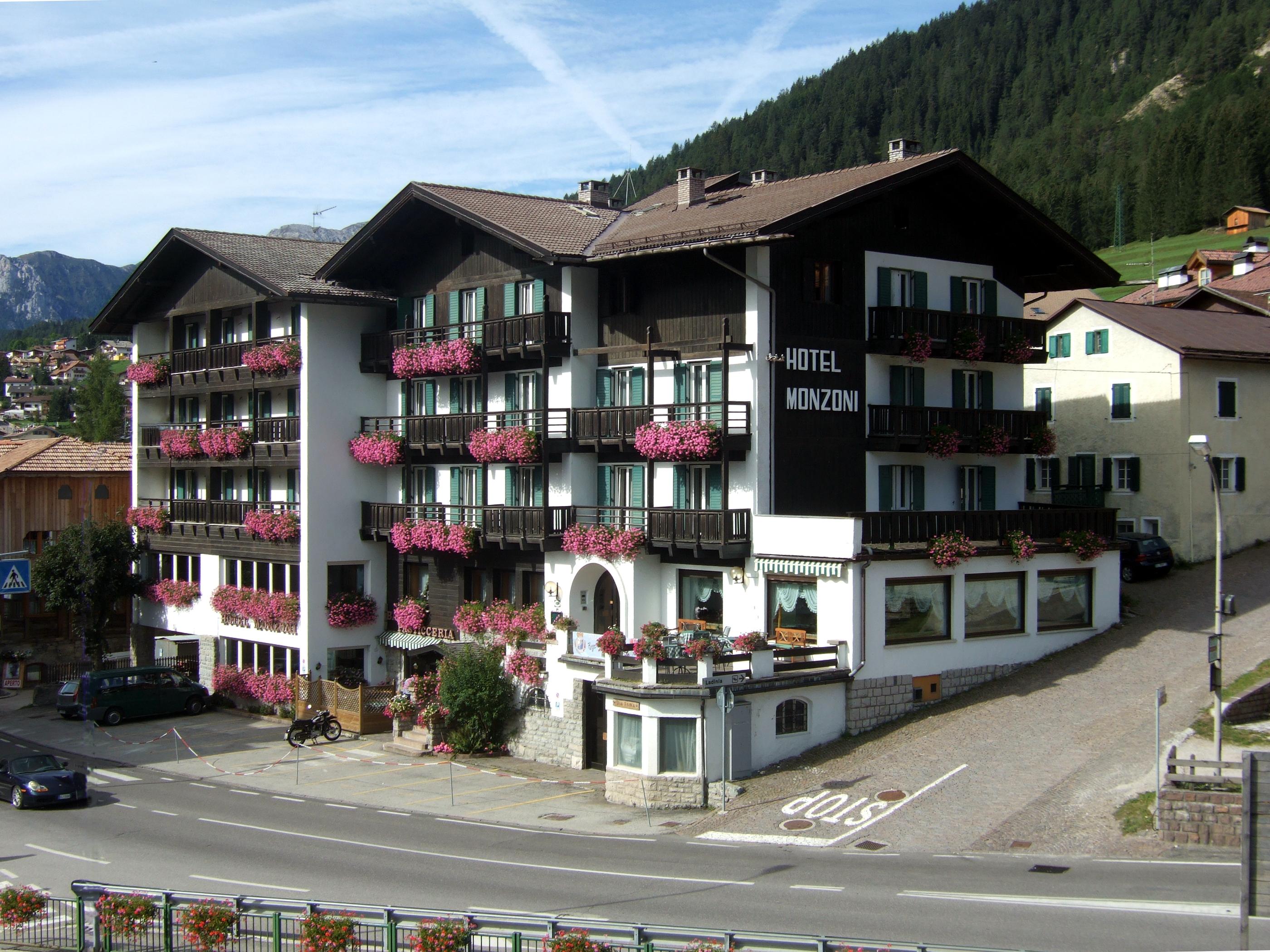 Vista Exterior Gh Hotel Monzoni