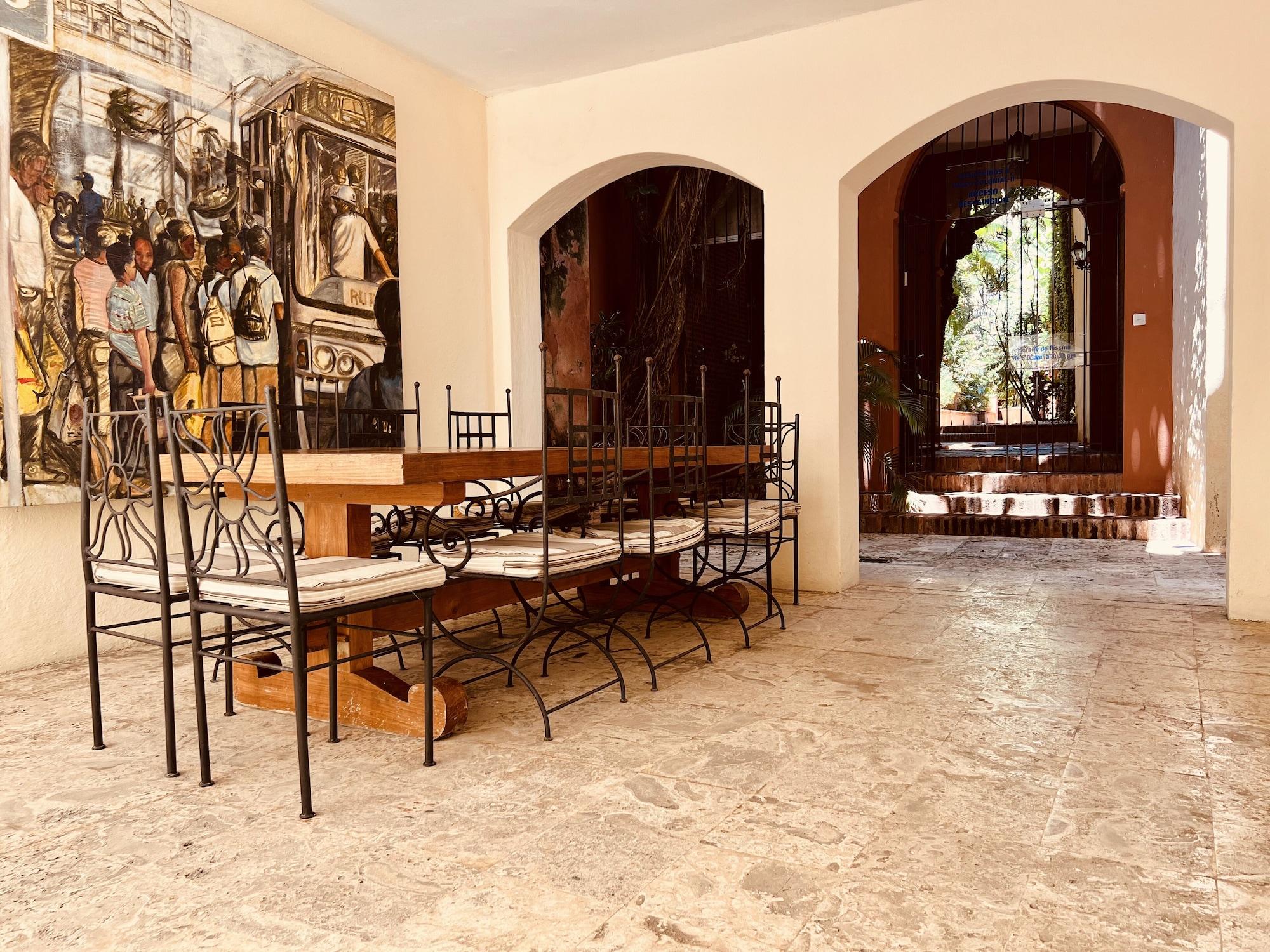 Vista Exterior Paseo Colonial - Ermitage 5