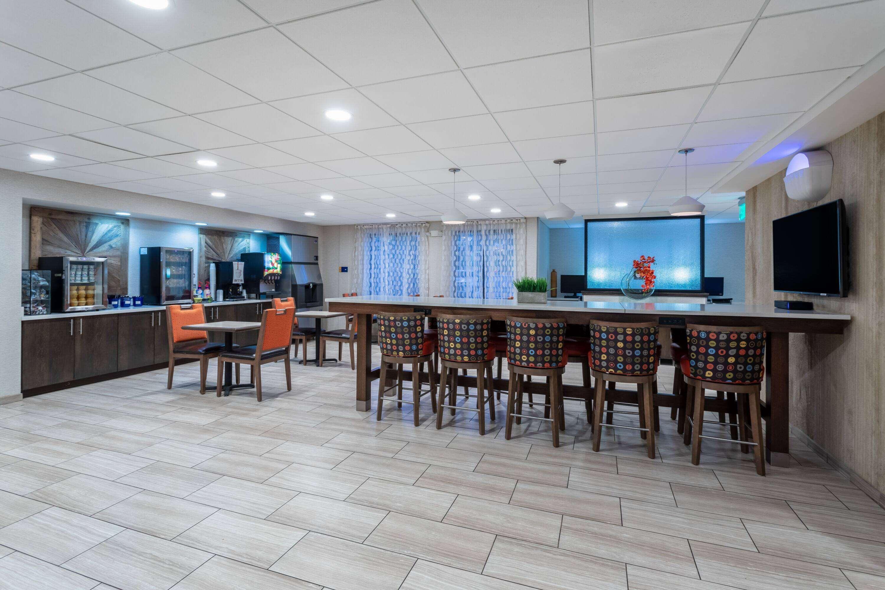Restaurant Days Inn & Suites by Wyndham Denver International Airport