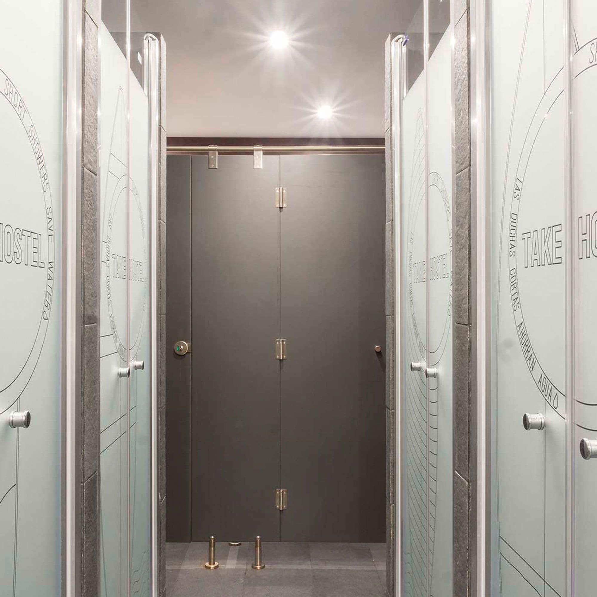 Equipamiento de Habitación TAKE Hostel Conil