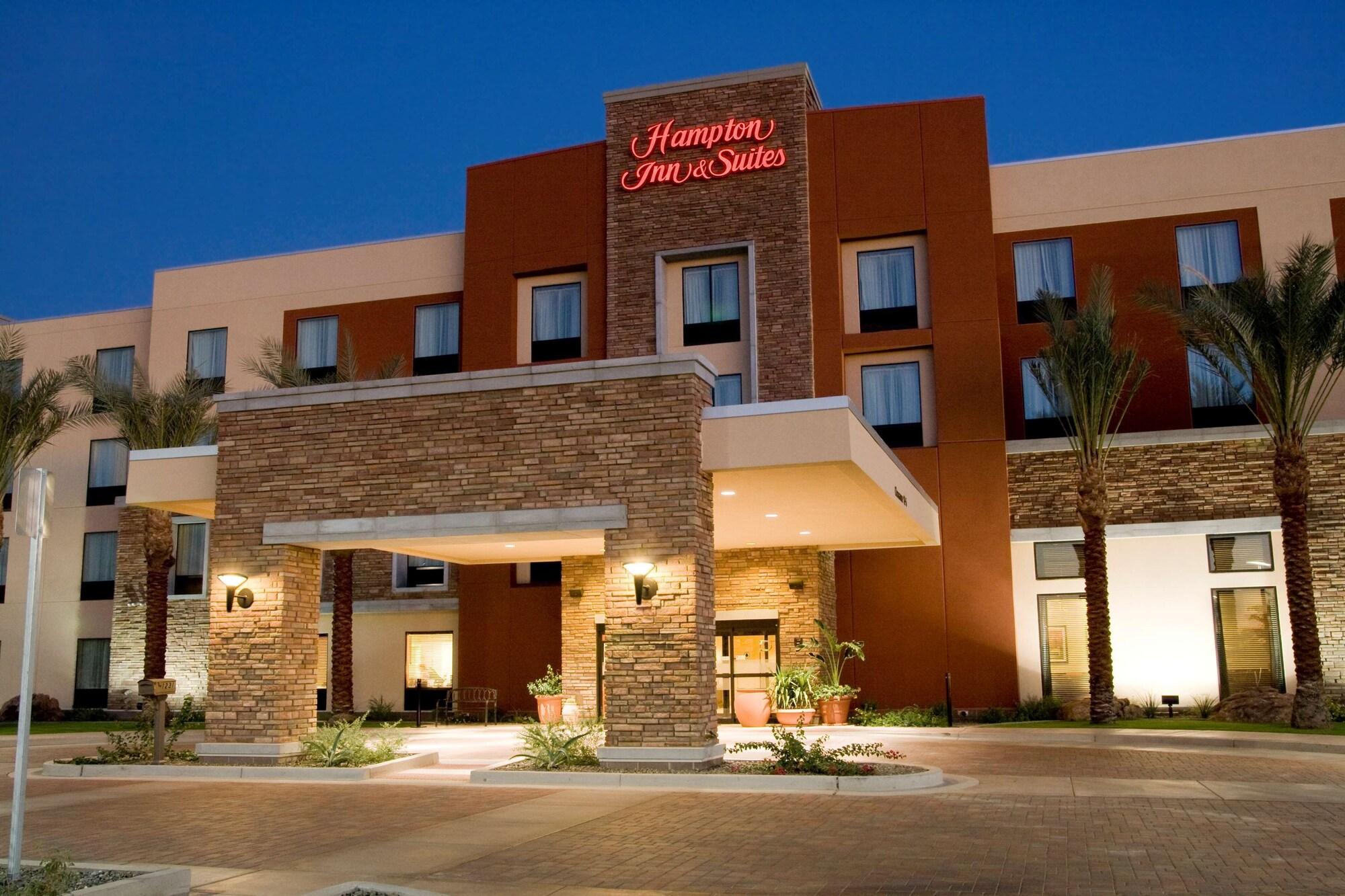 Vista Exterior Hampton Inn & Suites Phoenix Chandler-Fashion Center AZ