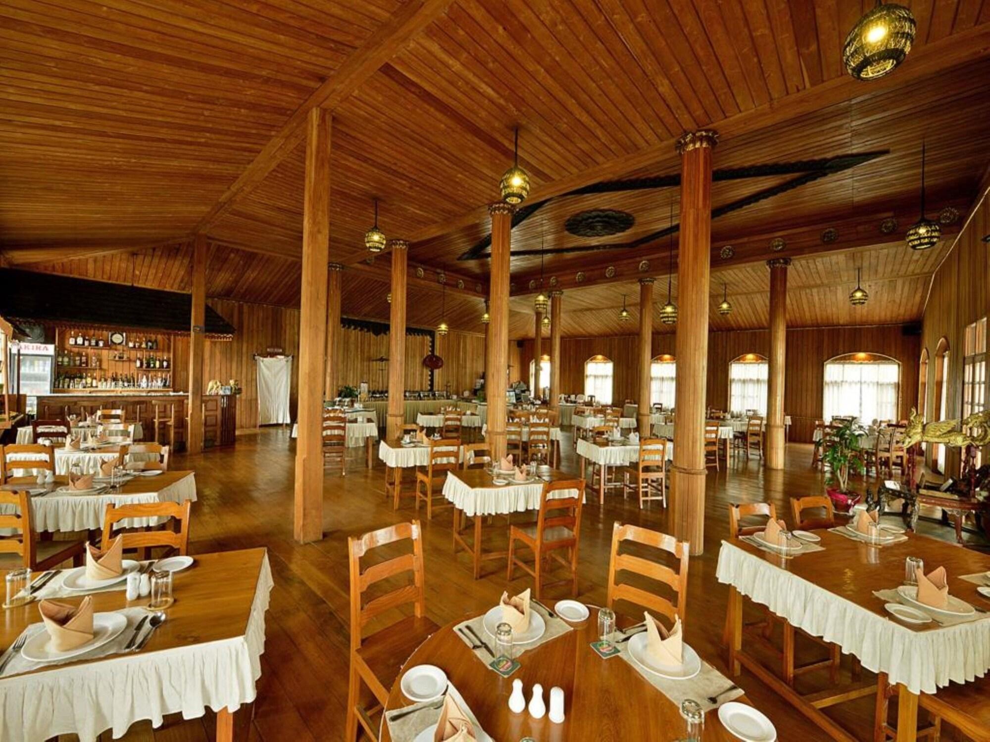 Restaurant Shwe Inn Tha Floating Resort Hotel