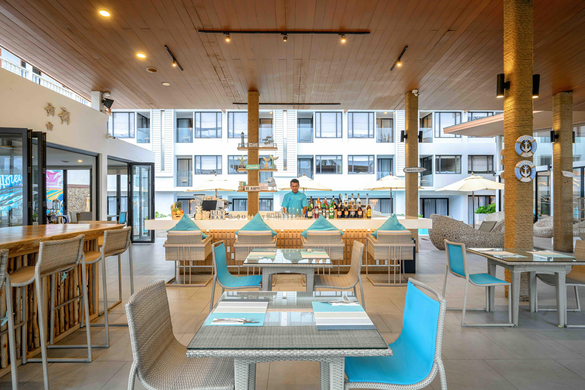 Restaurant LIV Hotel Phuket Patong Beachfront