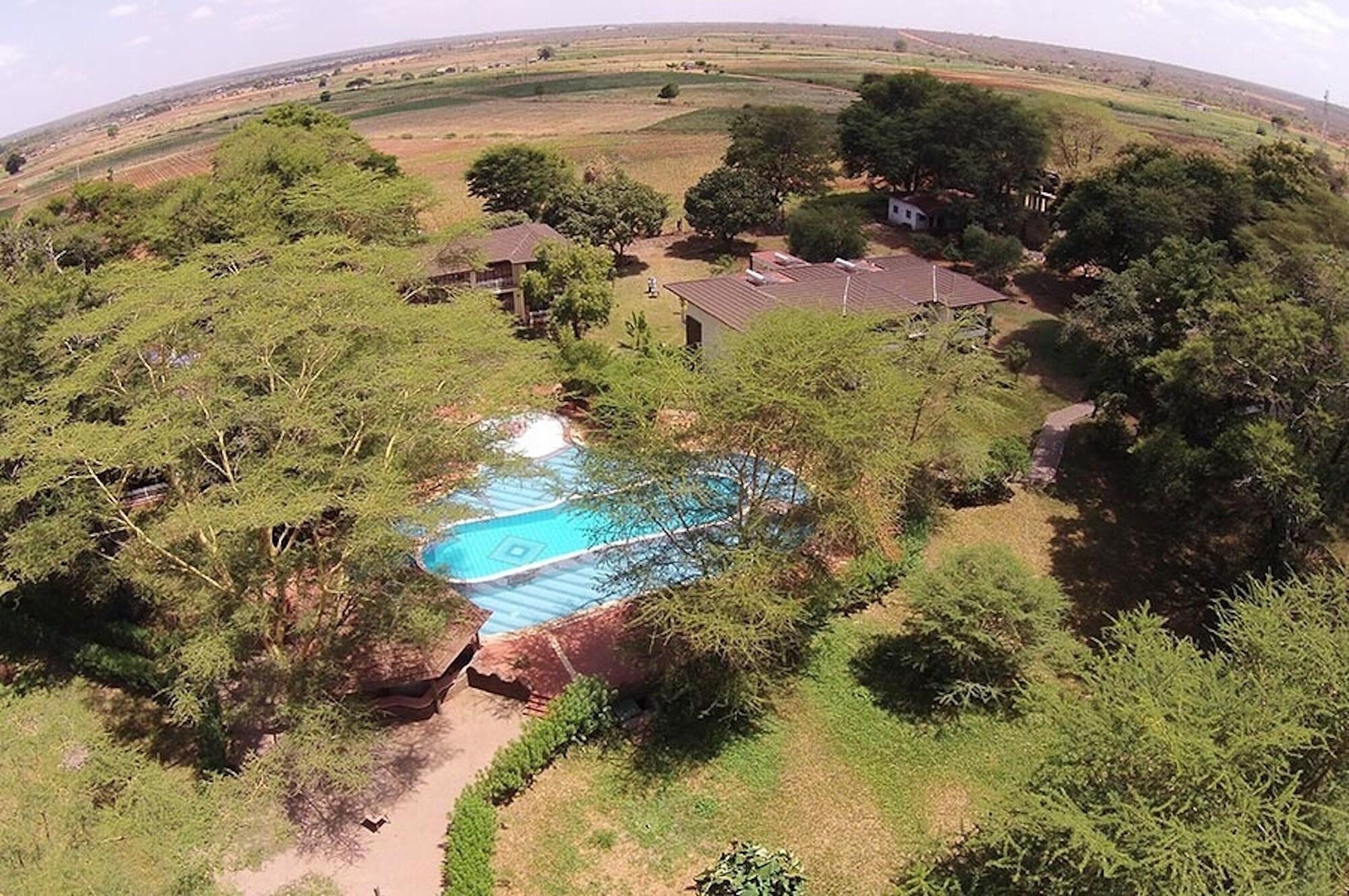 Vista Piscina Hunters Lodge - Kiboko