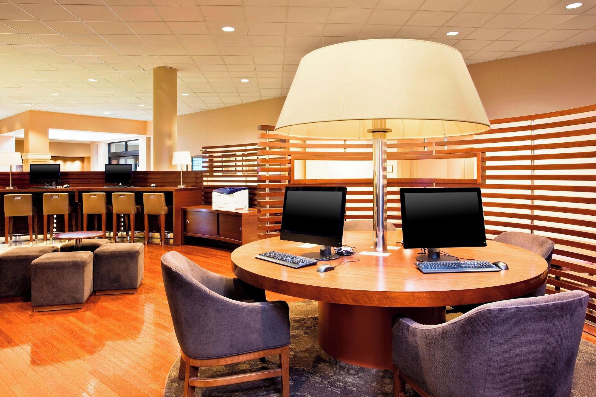 Vista Lobby Sheraton Parsippany Hotel