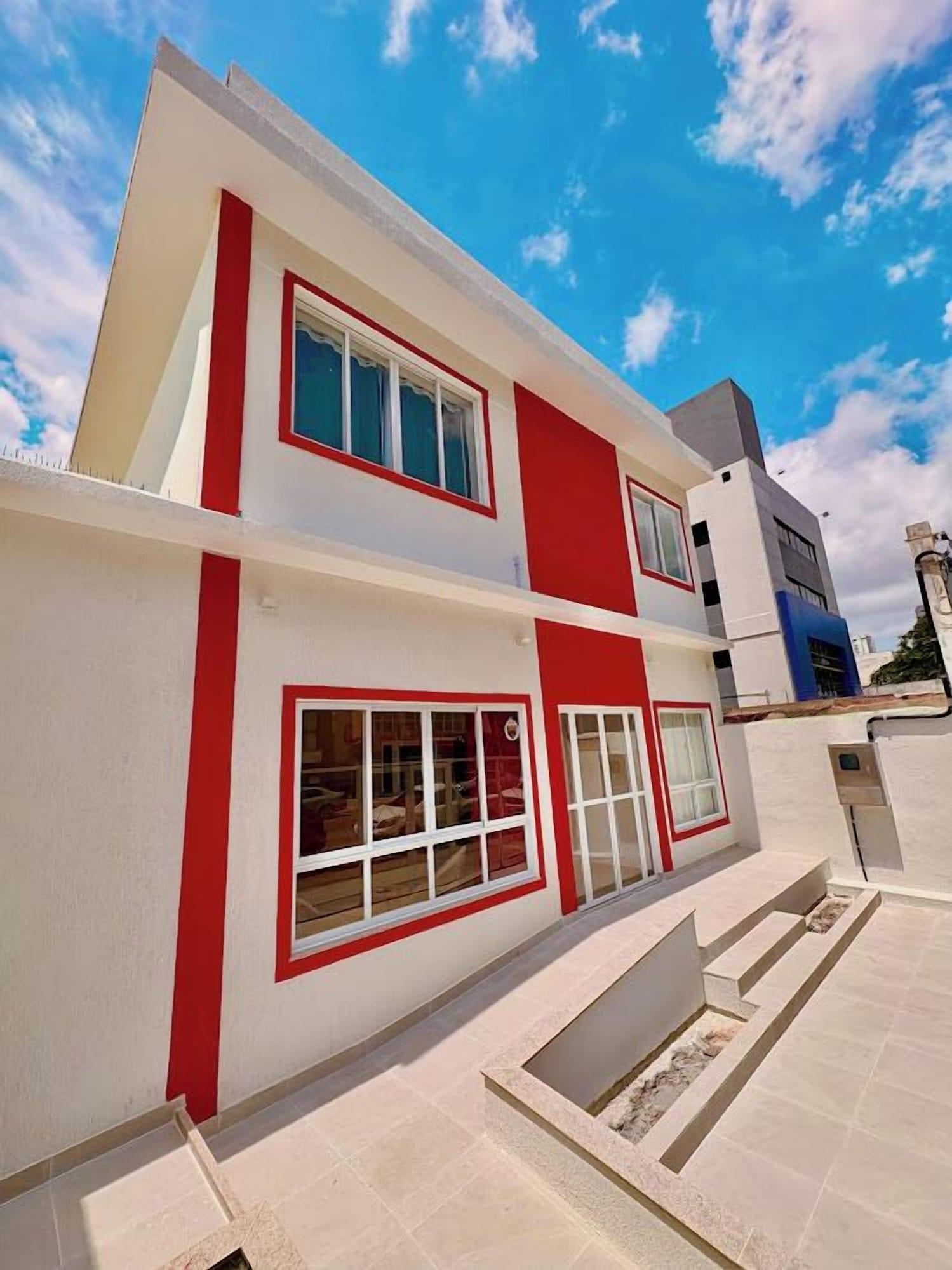 Vista da fachada Mart's Hotel