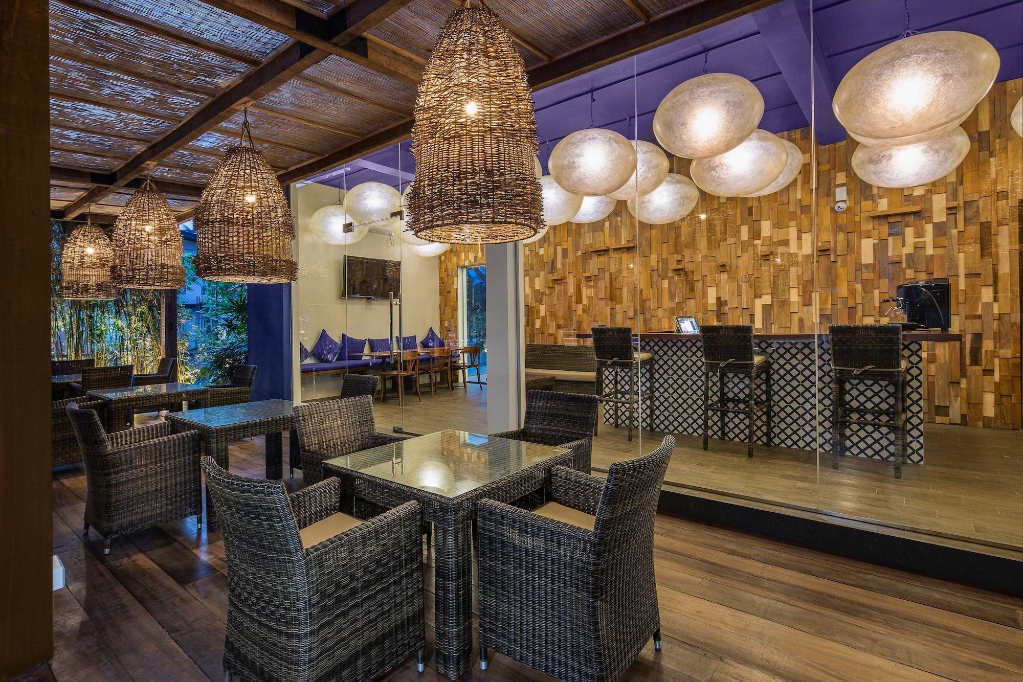 Bar/Salón KAI Hikkaduwa