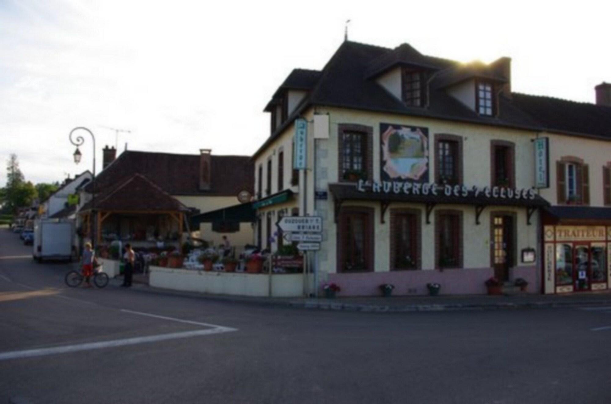 Varios Auberge des 7 Ecluses