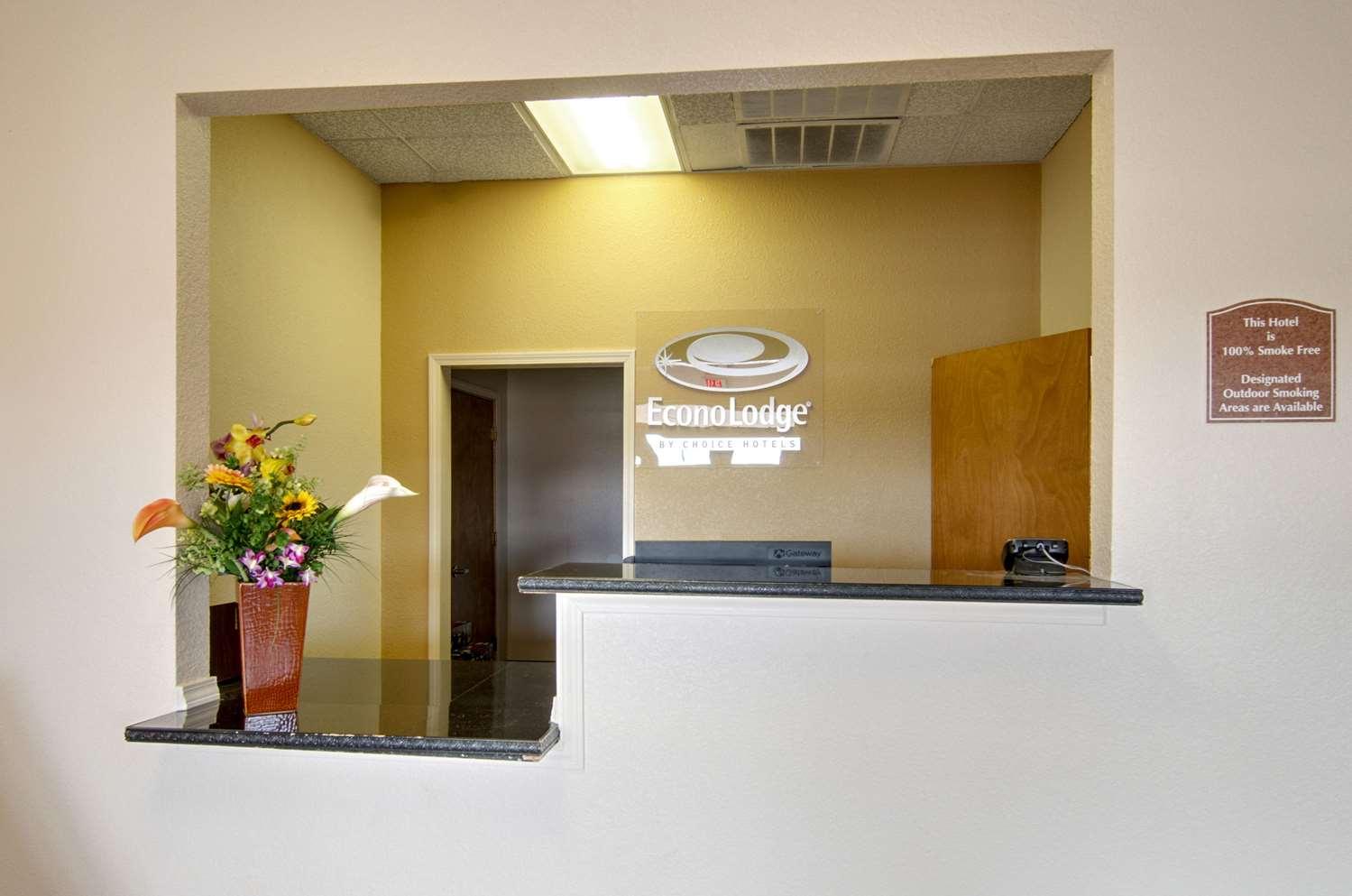 Vista Lobby Salina Inn