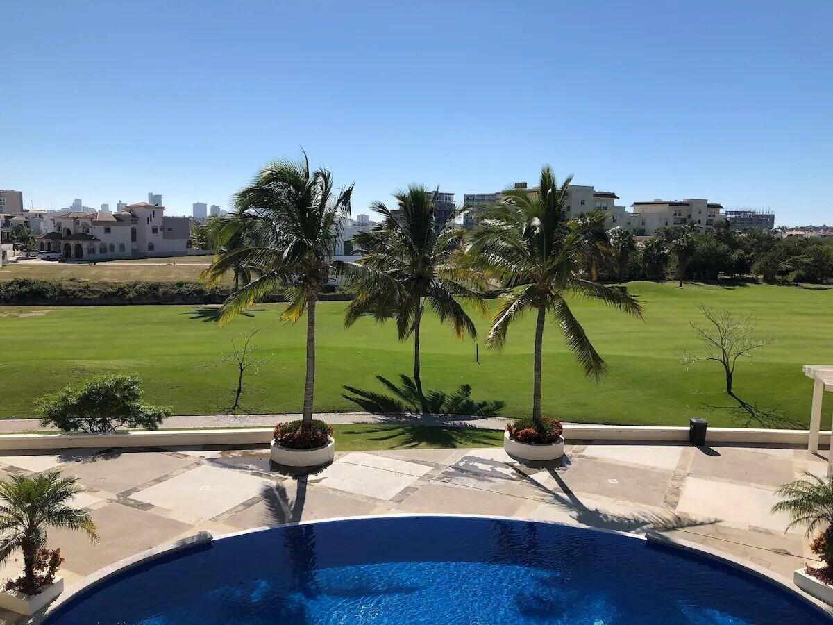 Vista Lobby Condos P.Mar