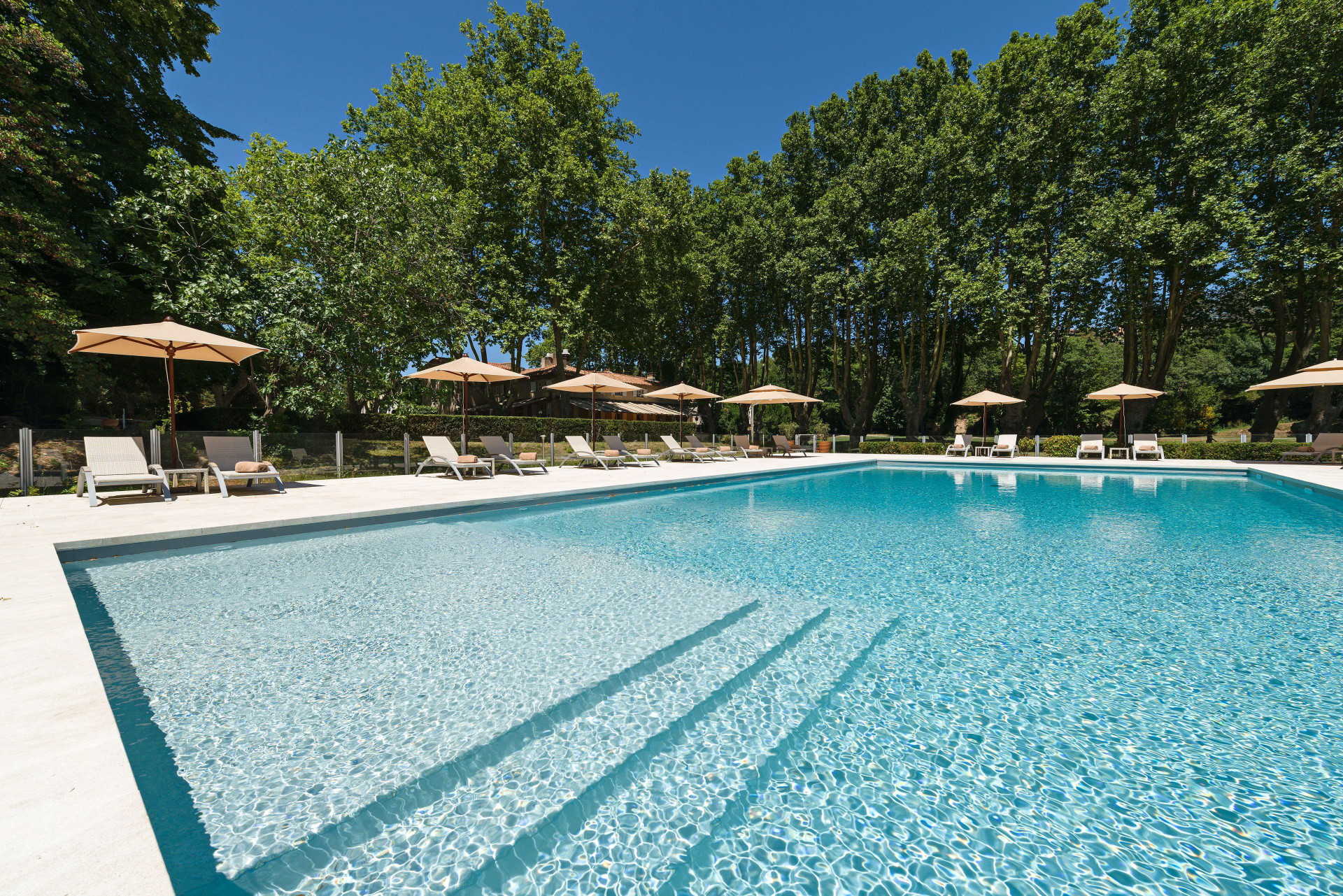 Vista Piscina SOWELL COLLECTION Moulin de Vernegues Hotel & Spa