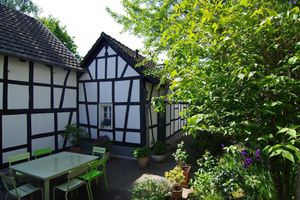 Alquiler Vacacional - Idyllic, completely renovated half-timbered house in a listed courtyard