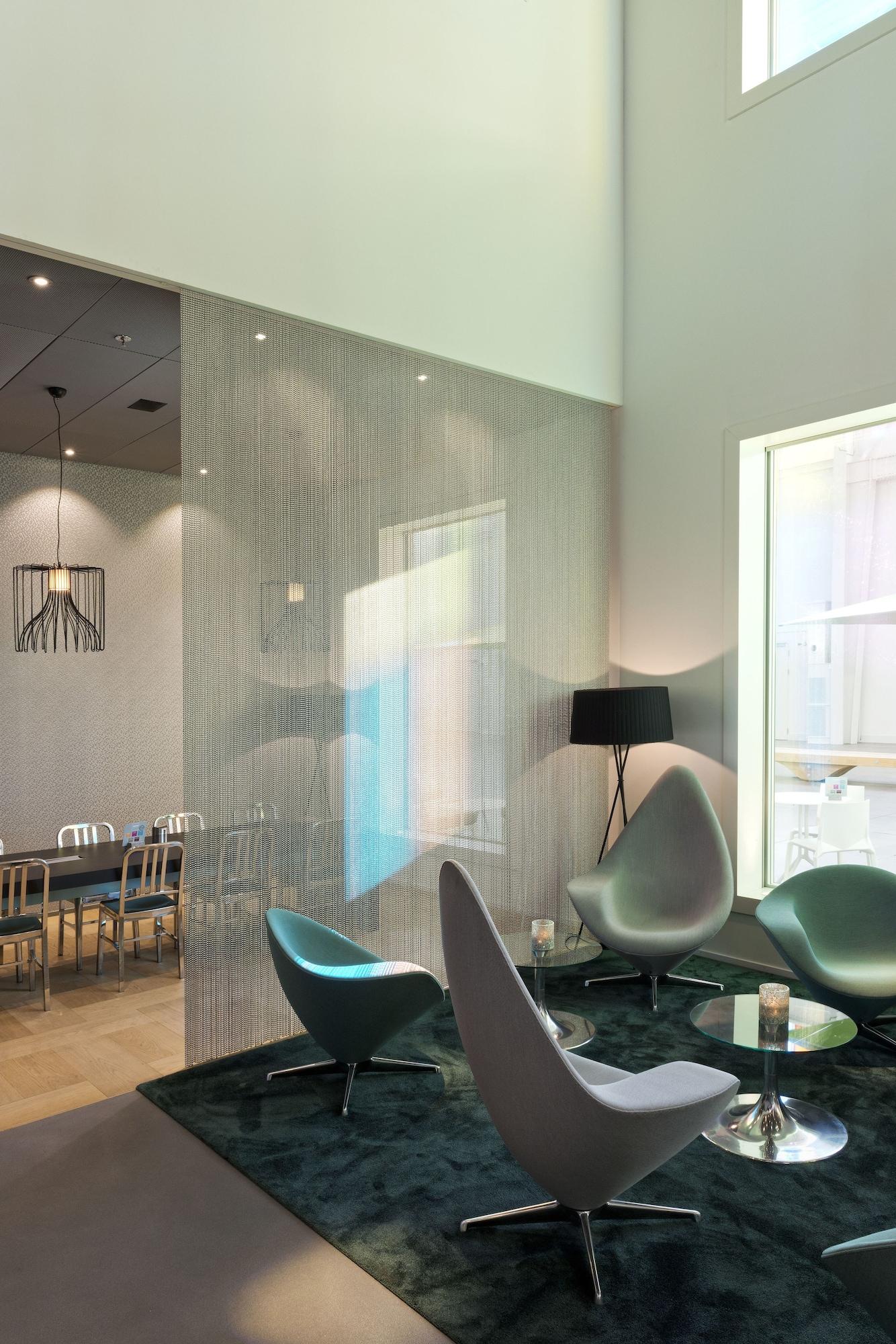 Vista Lobby Trafo Hotel