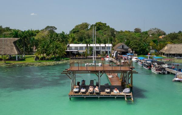 The Yak Lake House Hostal Bacalar