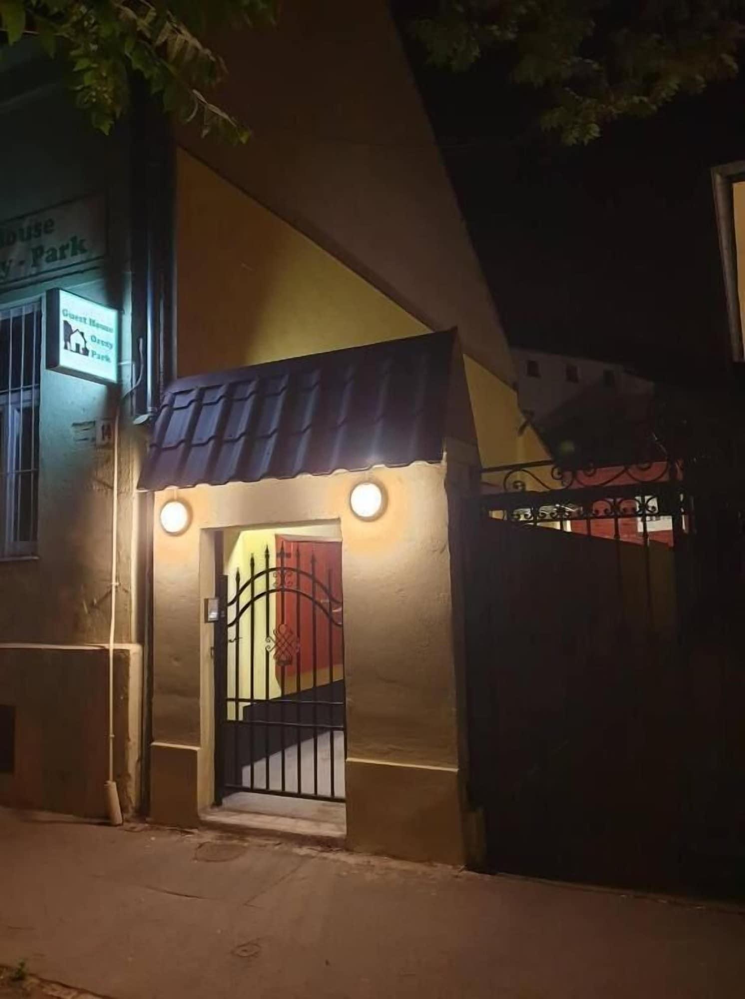 Vista Exterior Guest House Orczy Park