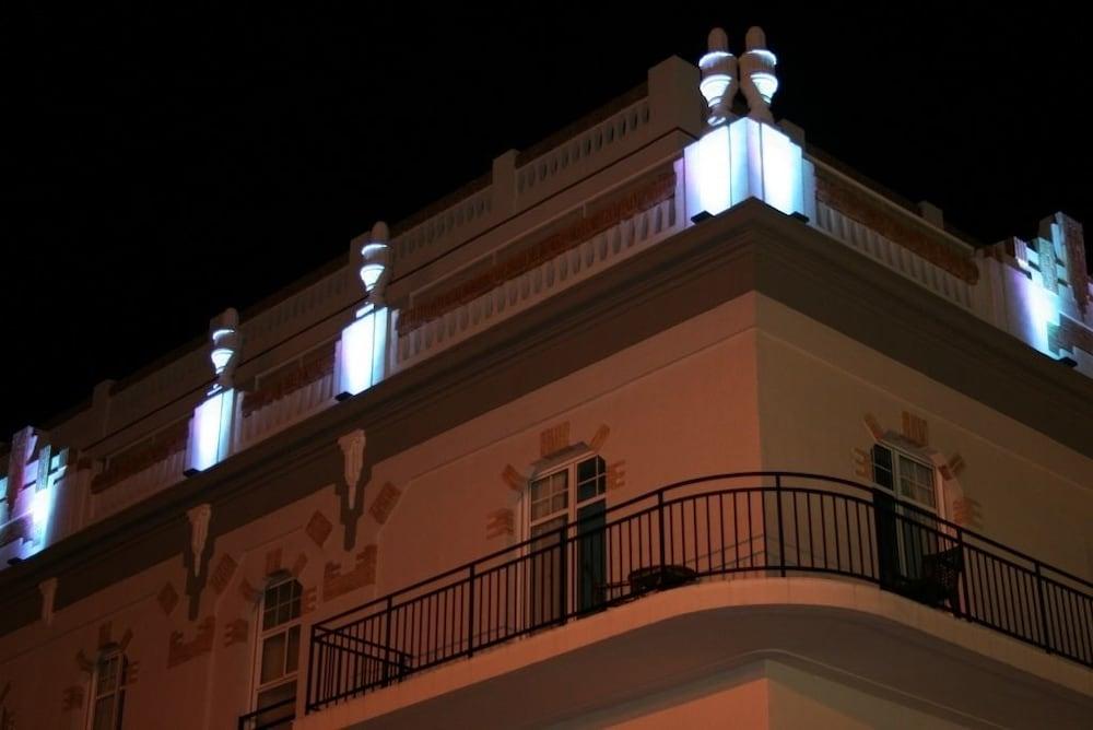 Varios Senabre Palais
