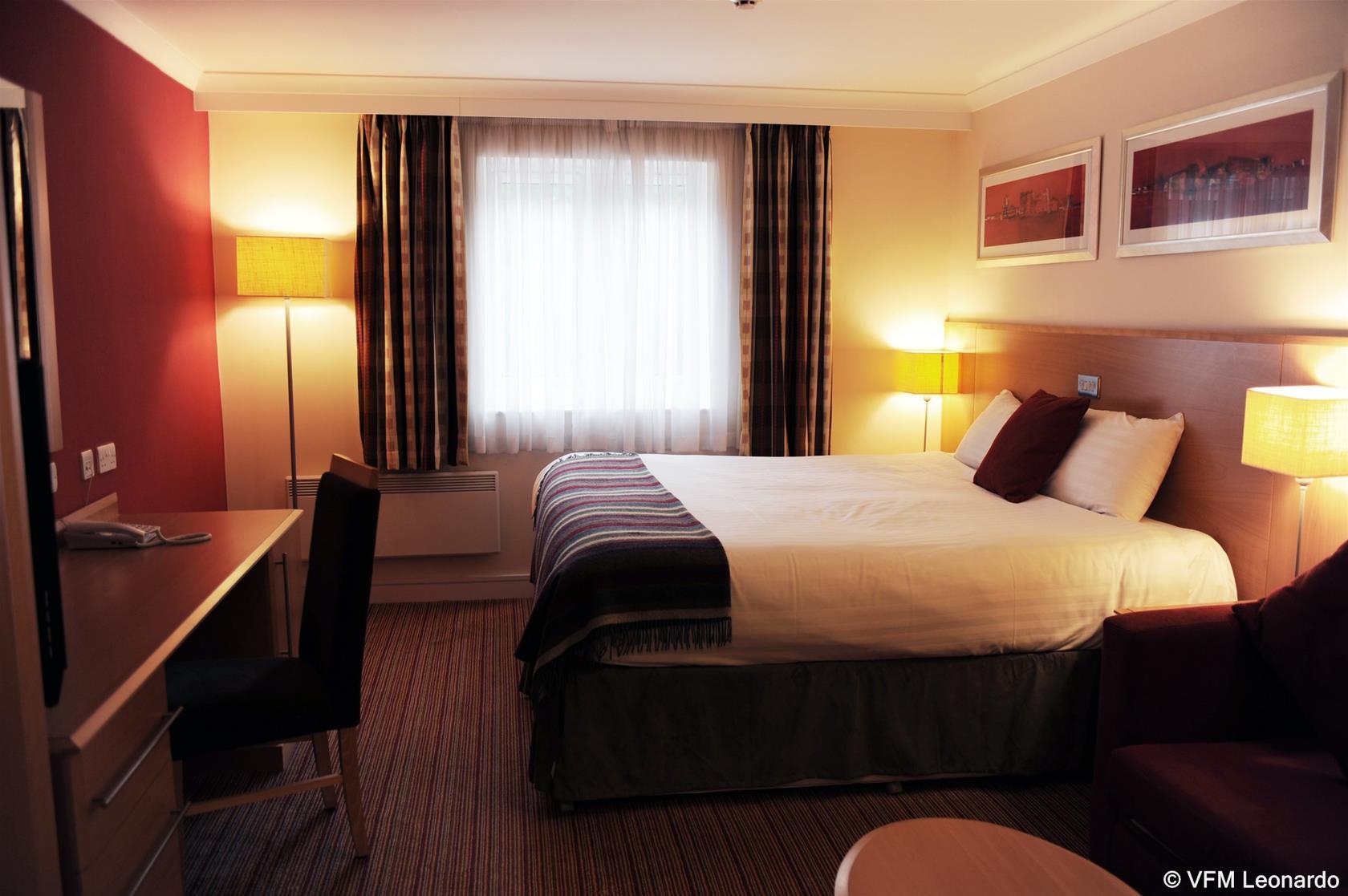 Vista Exterior Village Hotel Leeds North