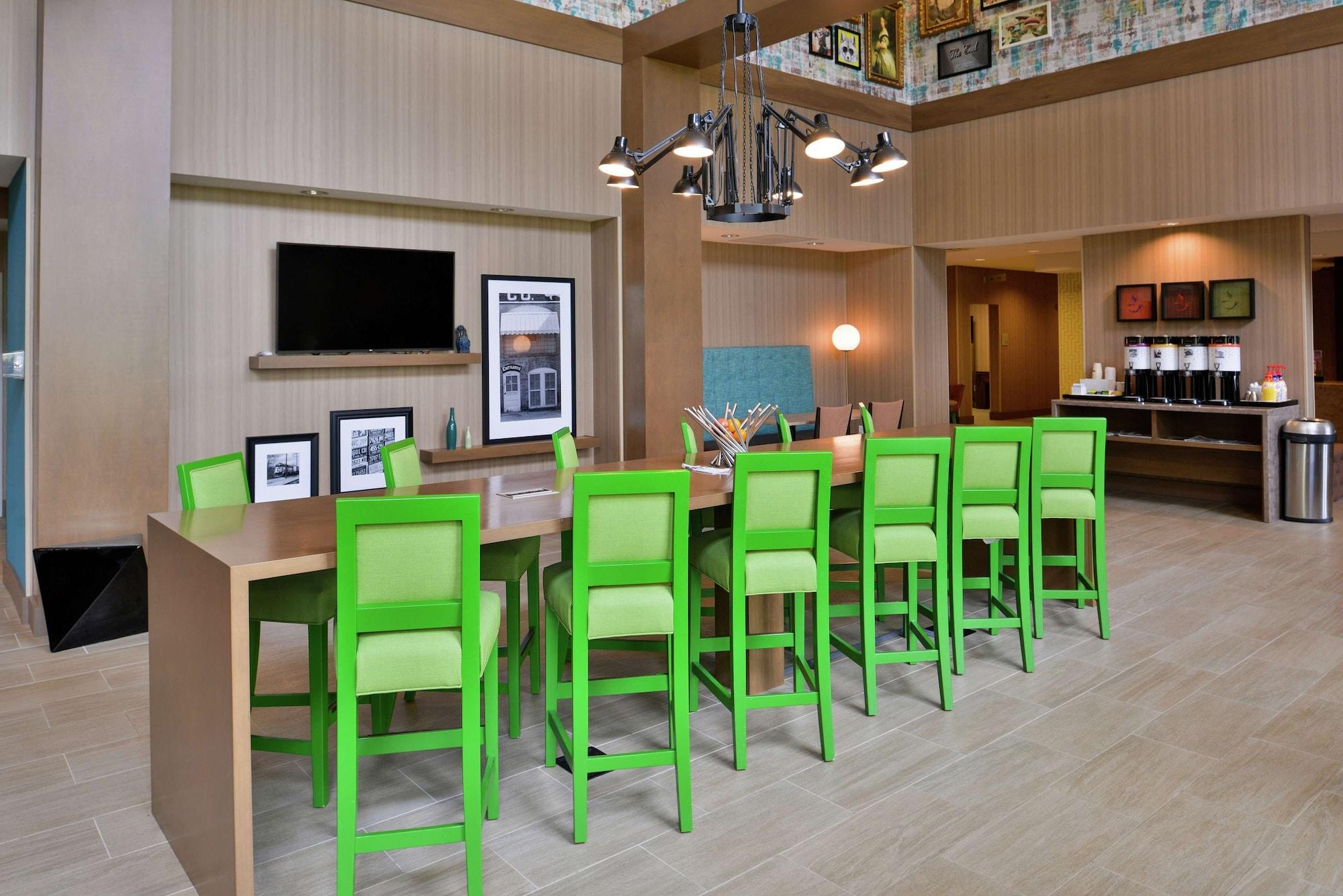 Vista Lobby Hampton Inn & Suites St. Paul Oakdale/Woodbury