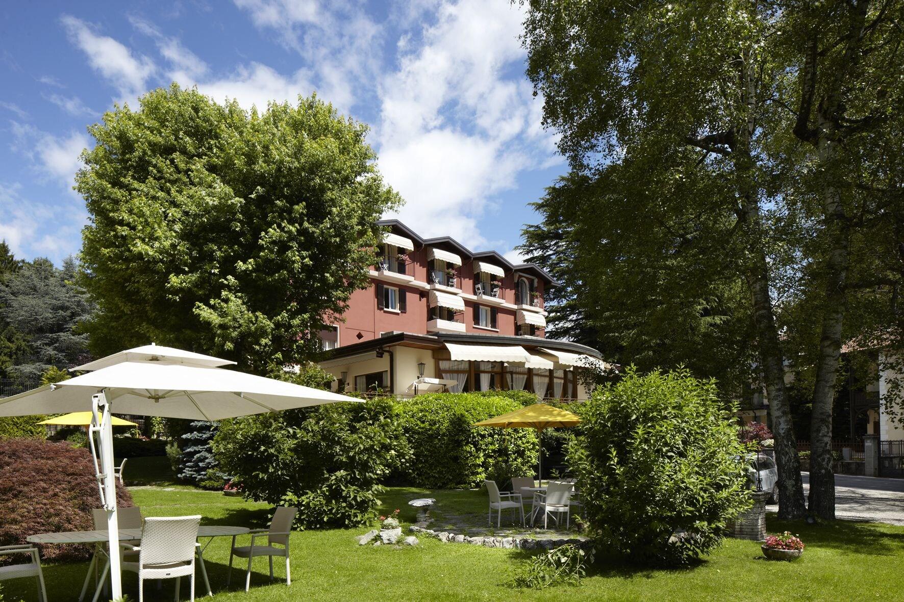 Varios Albergo Milano