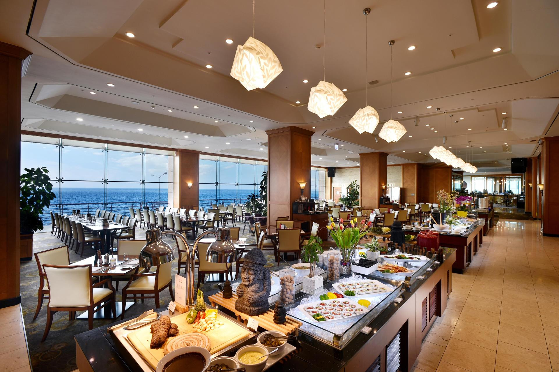 Restaurant Ramada Plaza by Wyndham Jeju Ocean Front
