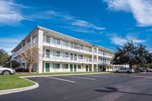 Alojamiento - HomeTowne Studios by Red Roof Orlando - UCF Area