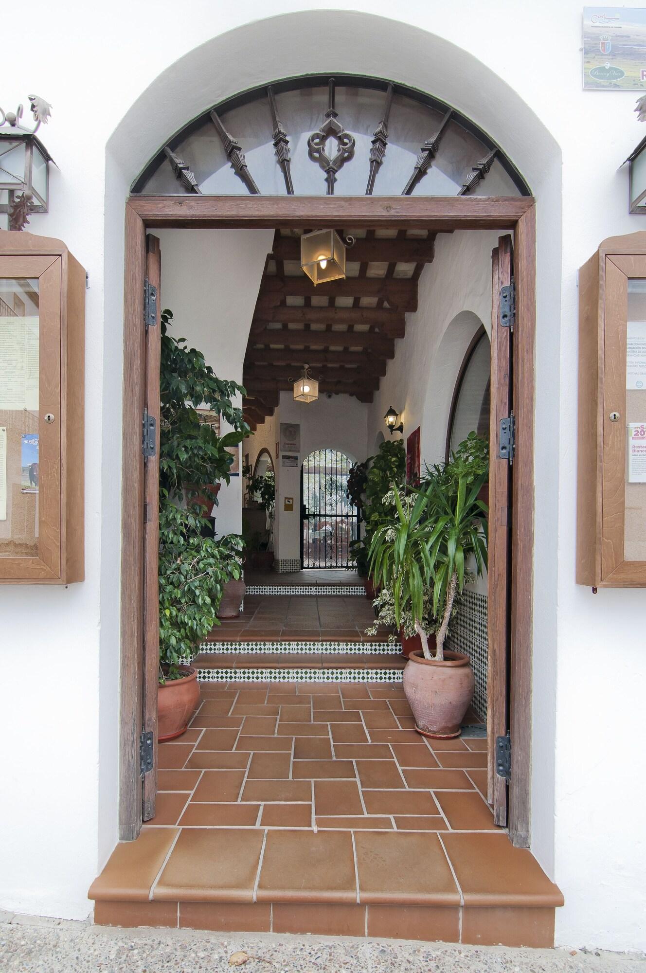 Vista Exterior Hotel Restaurante Blanco y Verde