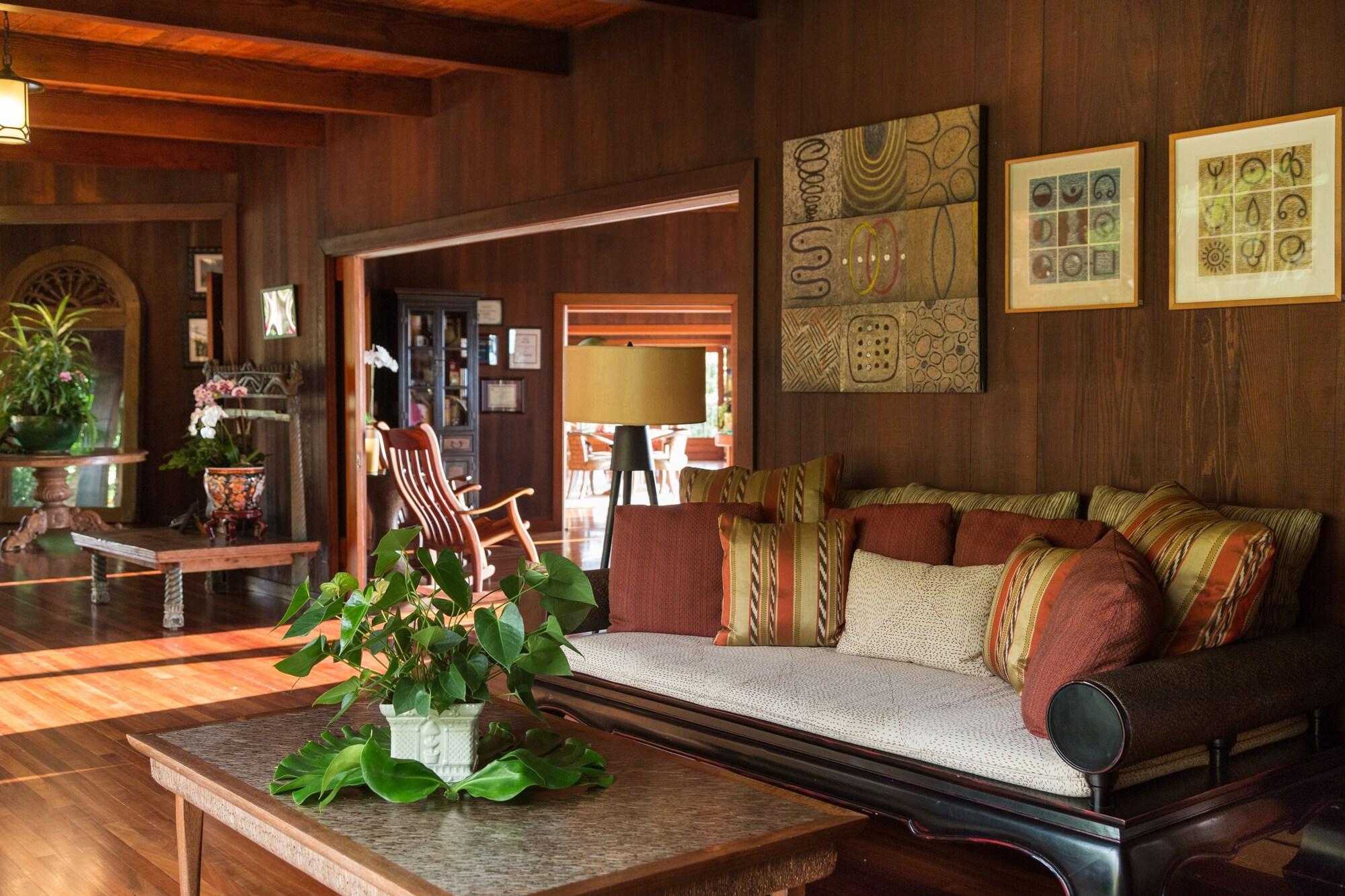 Vista Lobby Holualoa Inn