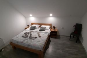 Alquiler Vacacional - Charming 2-bedroom apartment 2 with WiFi, AC in delightful Plitvice Lakes