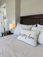 Alquiler Vacacional - The Country Club Cottage NEW! Watch launches from driveway or walk to the river!