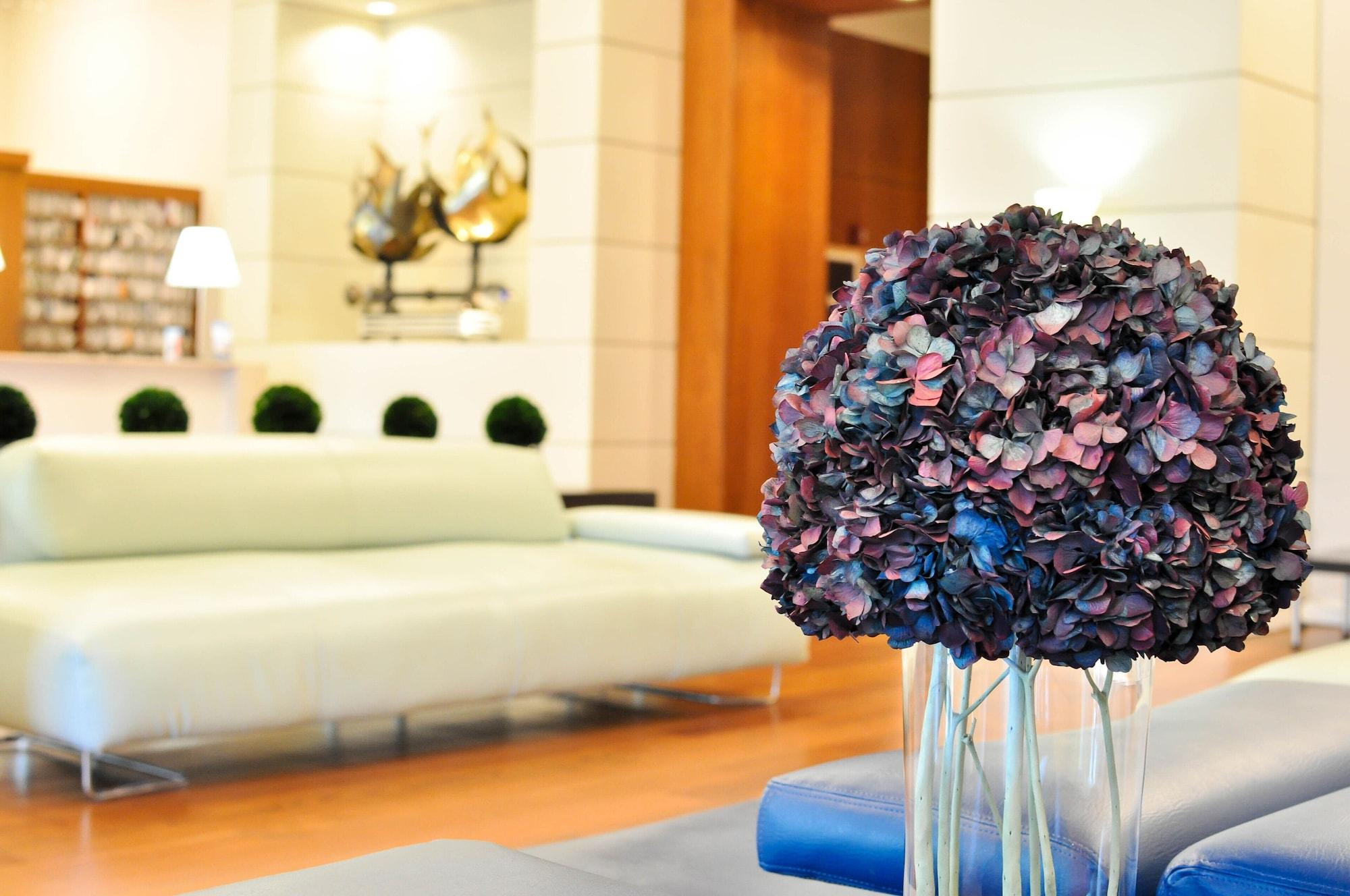 Vista Lobby iCoconutGrove Vacation Rentals