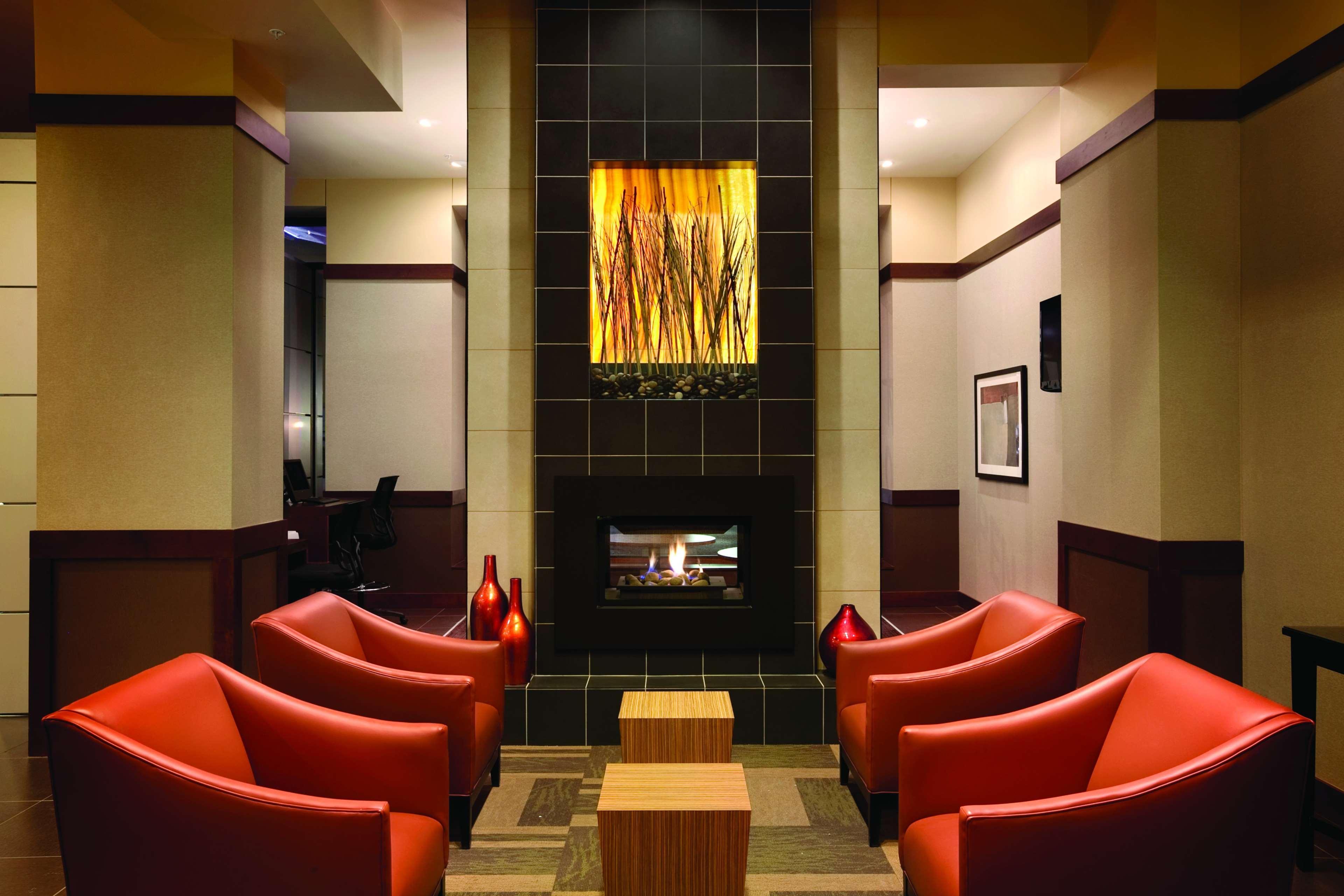 Vista Lobby Hyatt Place Des Moines/Downtown