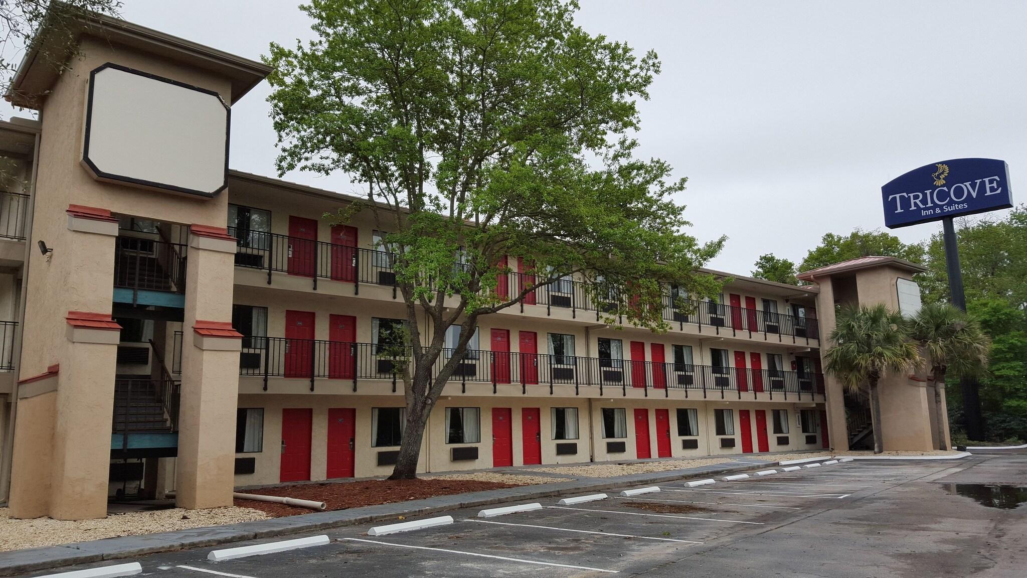 Vista Exterior Tricove Inn & Suites