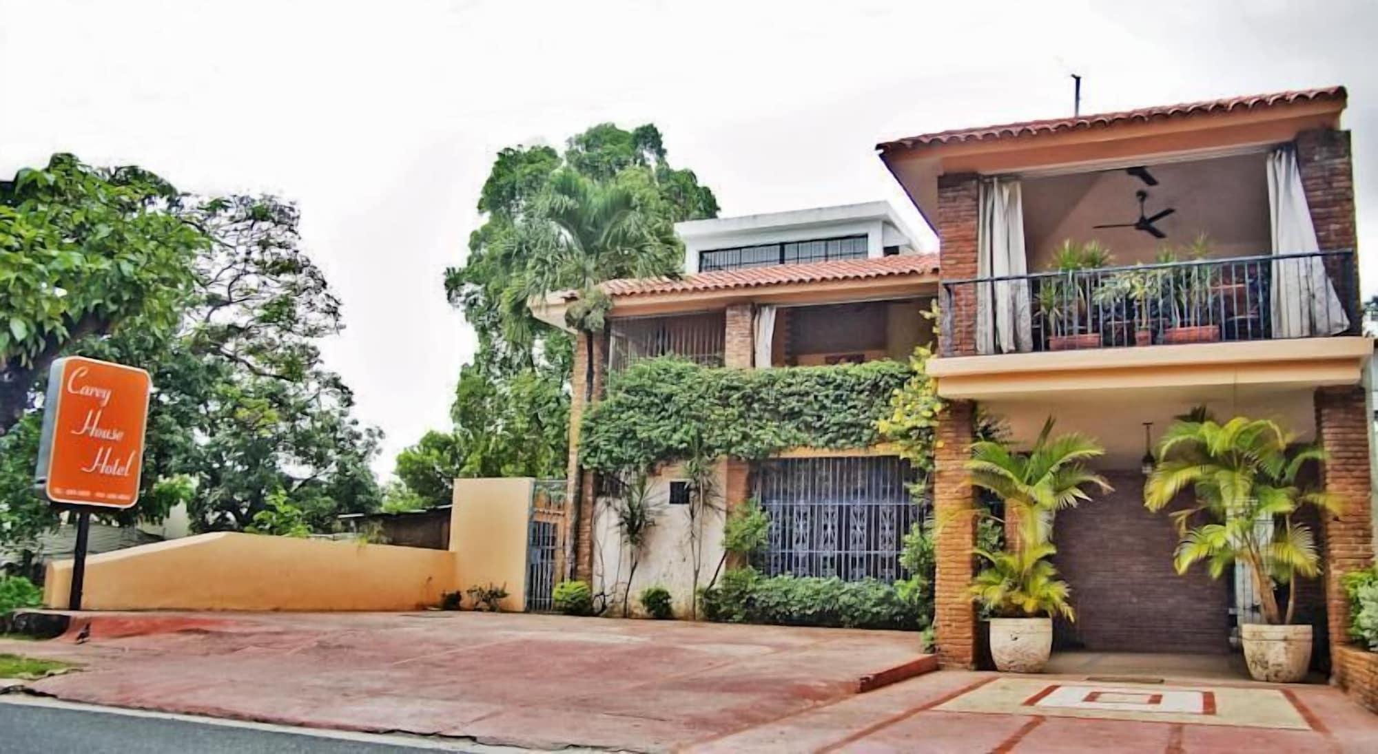 Varios Carey House Hotel