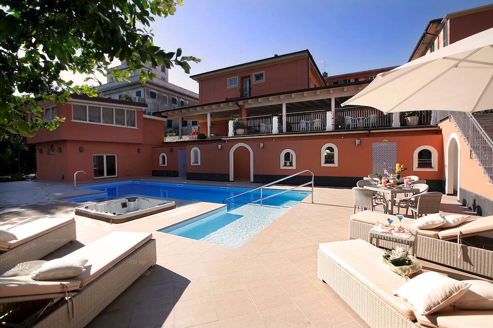 Vista Piscina Hotel Monte Rosa